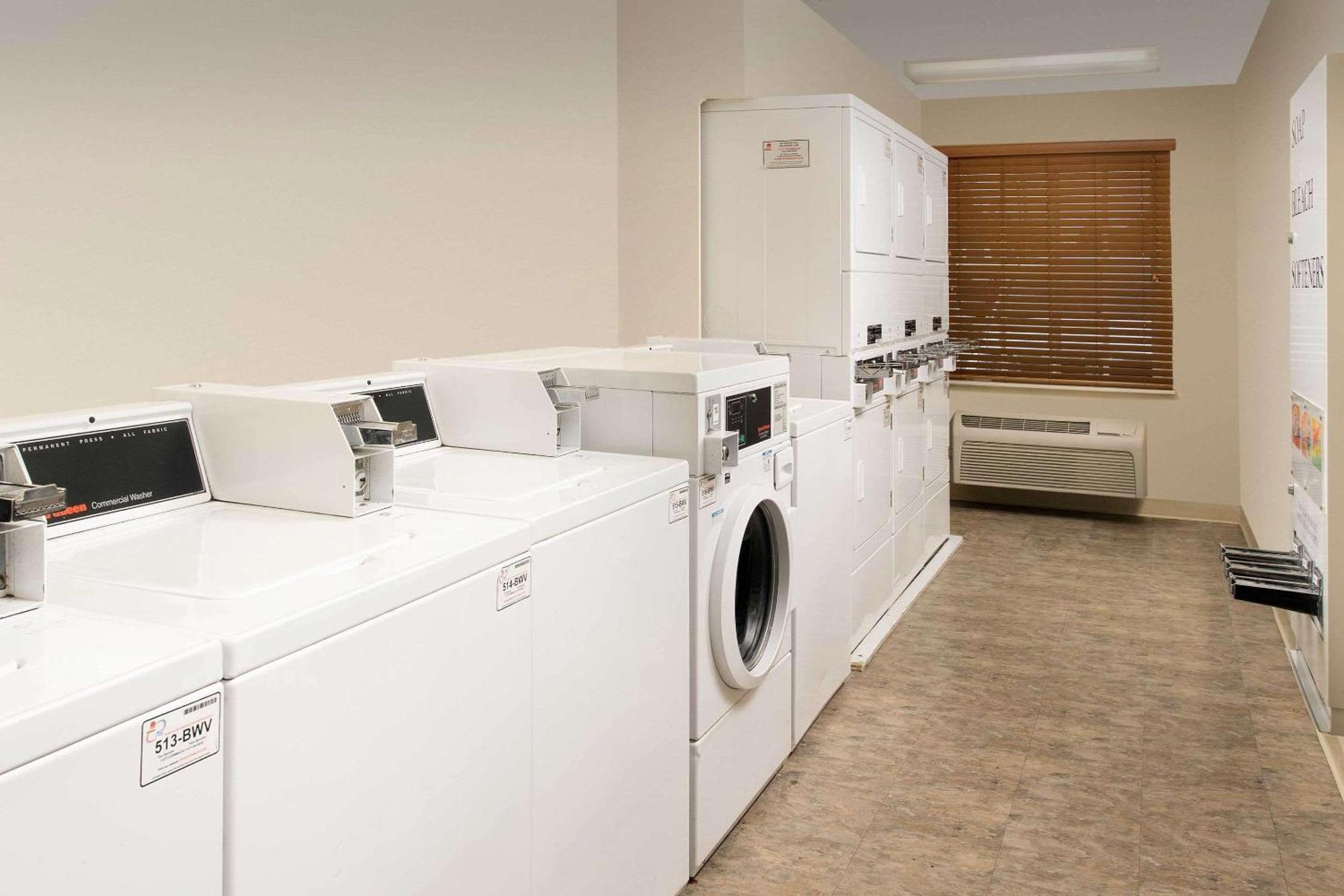 Woodspring Suites Champaign Near University Eksteriør billede