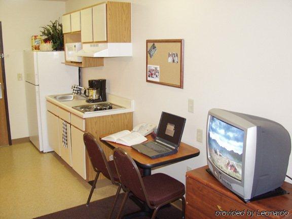 Woodspring Suites Champaign Near University Værelse billede